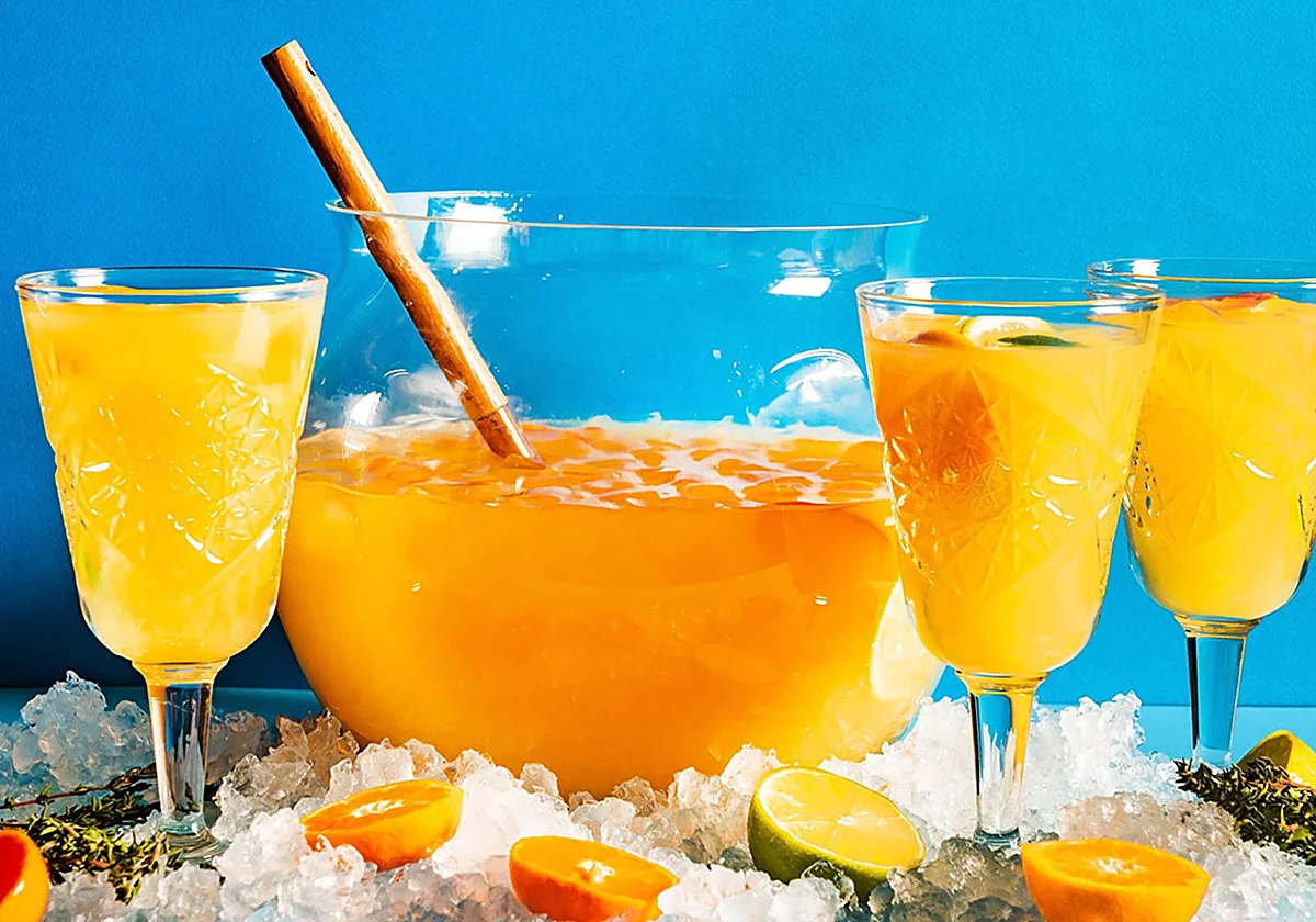 Agua de Valencia del Restaurante Los Pinochos, cóctel típico valenciano con Licor 43, vodka, zumo de naranja y cava